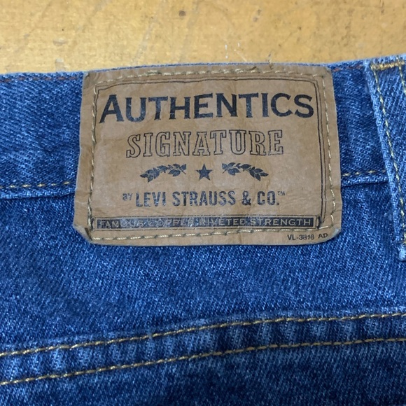 Levis Authentics signature regular 36x30 men’s blue jeans - Picture 14 of 14